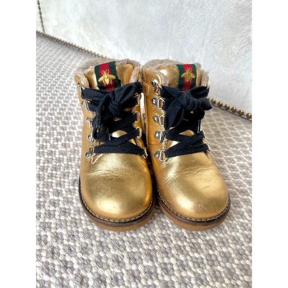 🔥GUCCI🔥 Kids Jonathan Faux Fur Metallic Boot - Picture 5 of 11